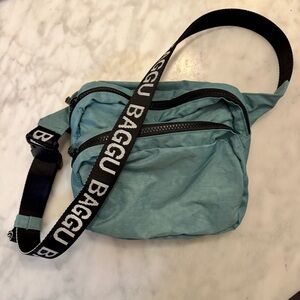 Teal Baggu Fanny Pack with OG Contrast Strap - Like New!